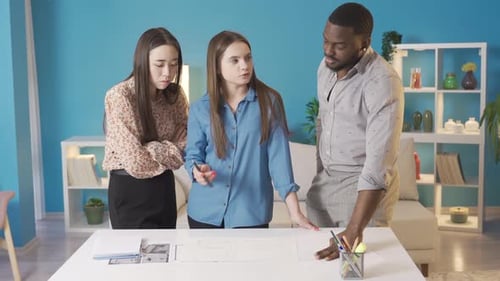 Travail d'
équipe en groupe multiethnique.