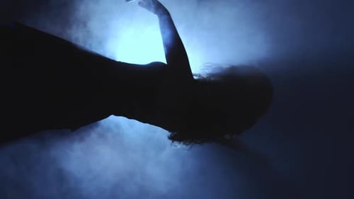 Silhouette verticale, performance de danse, femme
