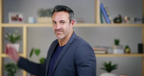 Geschäftsmann, Gesicht und zeigt Ihnen im Amt zur Wahl, Entscheidung und Einladung, sich uns anzuschließen