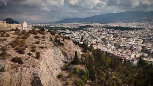 arthénon, temple qui domine la colline de l'Acropole d'Athènes. Il a été construit au milieu du Ve siècle