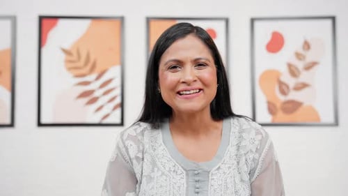 Creadora de contenido femenina india
