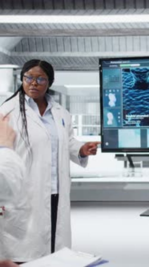 Vertical Video Medical School Professor Teaching Researchers About Biotechnology in Lab