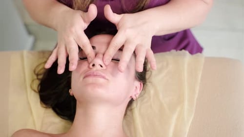 Relaxing Facial and Head Massage at Spa Salon