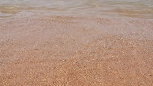 Meerwasser, Welle, Kommen Sie zum Strand, Meer, Sand, Sommer, Tag, Wasser, Spritzwasser, reines Wasser mit Spiegelungen