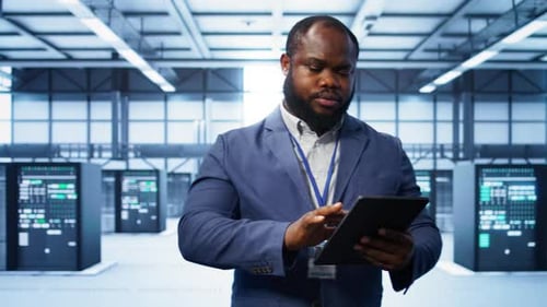 IT Expert Managing Data Center with Advanced Technology