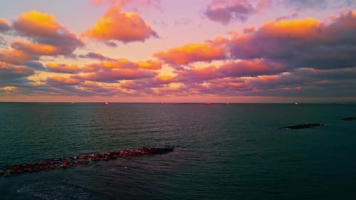 Coucher de soleil et mer 4k