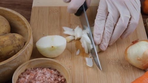 Cutting Onion