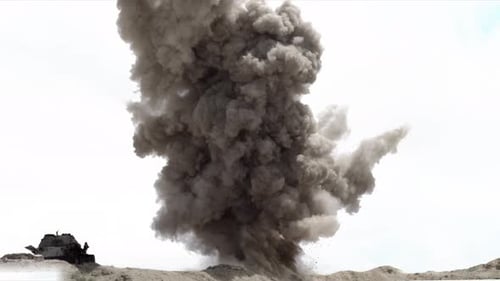 E6, explosion de poussière enregistrée au ralenti à 50 mètres de hauteur.