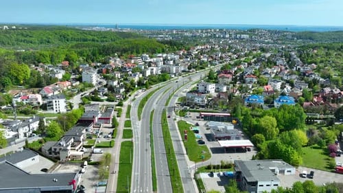 Vue Aérienne De La Banlieue De La Ville De Gdynia Et De L'autoroute En Pologne