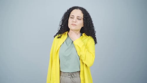 Young woman with sore throat.