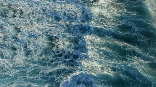Relaxing Movement of the Waves in the Ocean