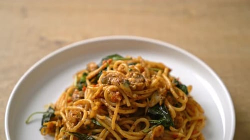 Spaghettis sautés aux palourdes et à la pâte de piment - Style fusion