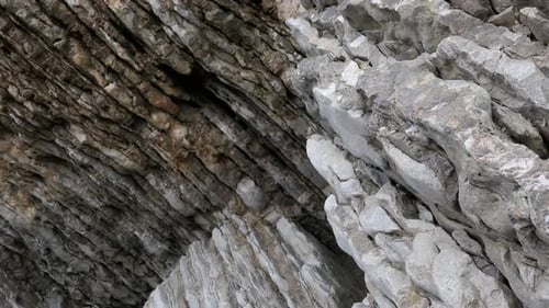 Atemberaubende geschichtete abstrakte Fels- und Steinformationen mit Dramatisch natürlichen Mustern