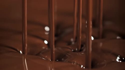 Chocolat fondu filmé par une caméra haute vitesse à 1000 images par seconde