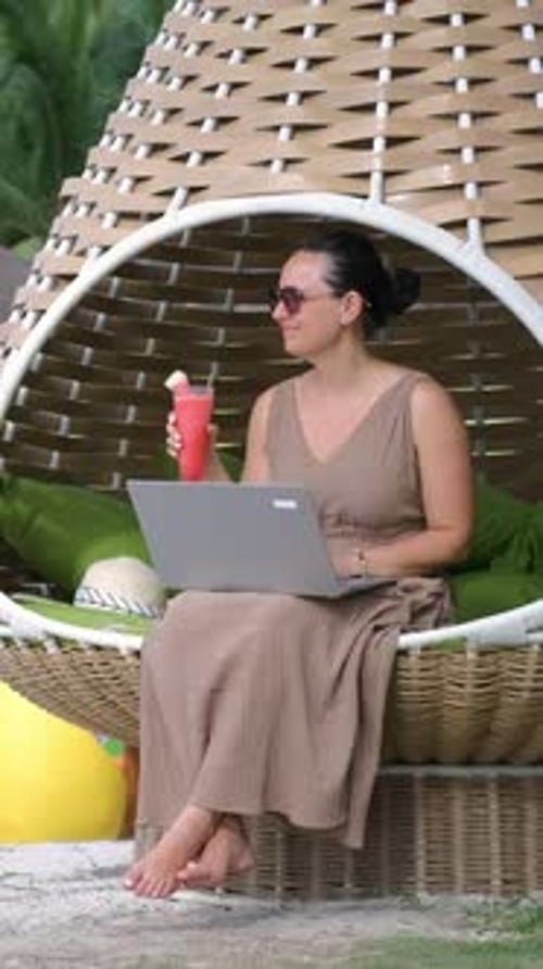 Tropical Beach Freelance Session with Fruit Shake