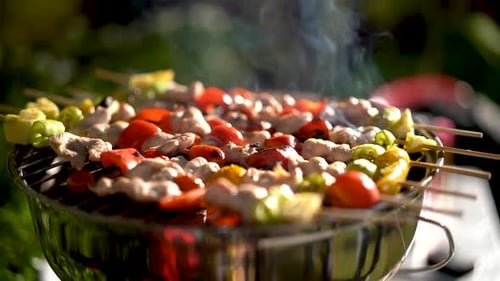 Soirée barbecue ou barbecue avec viande grillée.