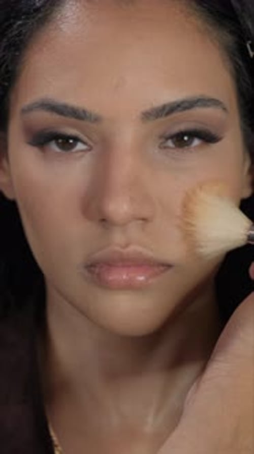 Using Various Makeup Application Techniques to Achieve a Youthful Glow for your Skin