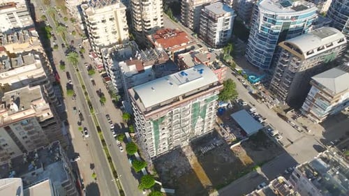 Skyline Craft construye casas en las calles del centro de la ciudad en