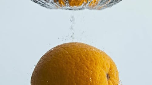 Orange Splash in Water Cooking Show