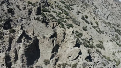 Zumbido del monte Timpanogos mirando por encima de la autopista 189 en Utah.