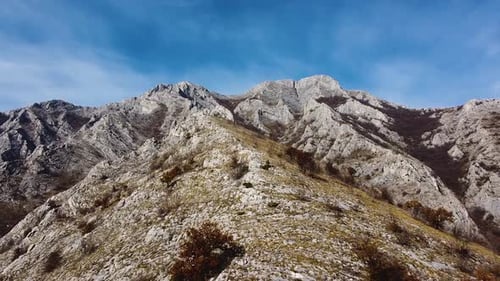 Hermosa montaña. Una naturaleza increíble. Zumbido por un dron
.