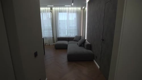 Stilvolles Wohnraum-Display, bezauberndes Lounge-Arrangement mit sanftem Licht und Plüschmöbeln