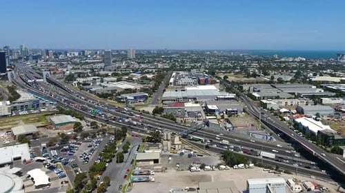 Flug über den Monash Freeway, Melbourne