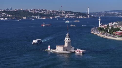 Vue aérienne de la tour des filles de la mer du Bosphore d'Istanbul (3)