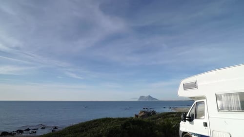 Camper y Gibraltar Rock en el horizonte. Lapso de tiempo