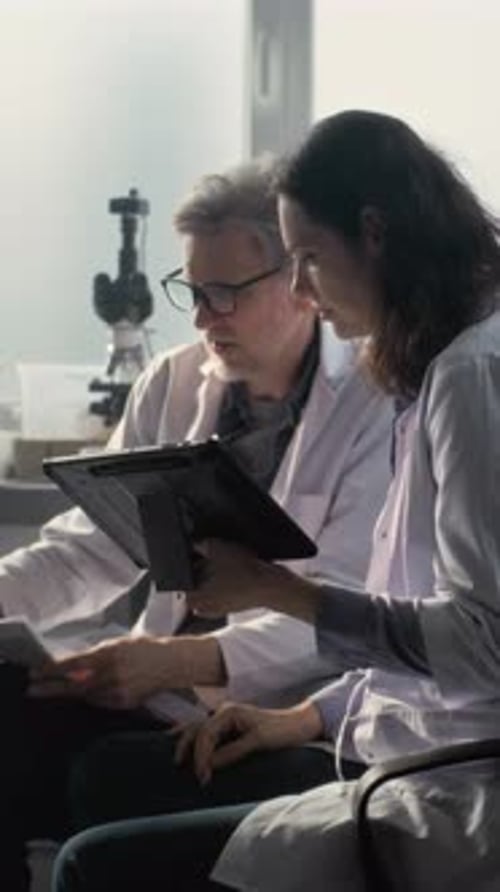 Doctors Examine Data in Bright Lab