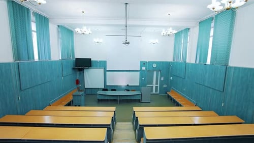 Aula de
conferencias vacía en la universidad. Preciosa aula en el interior del centro educativo.