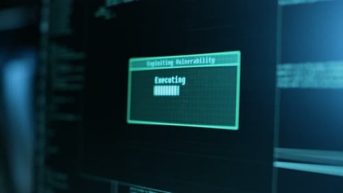 Display mostrando os estágios da invasão em andamento: exploração da vulnerabilidade, execução e acesso concedido