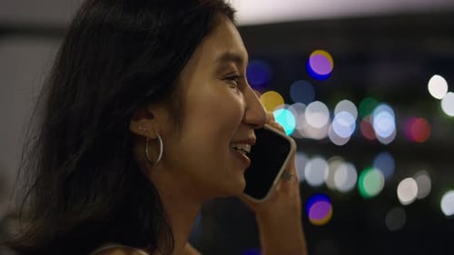 Ein Telefongespräch einer Frau