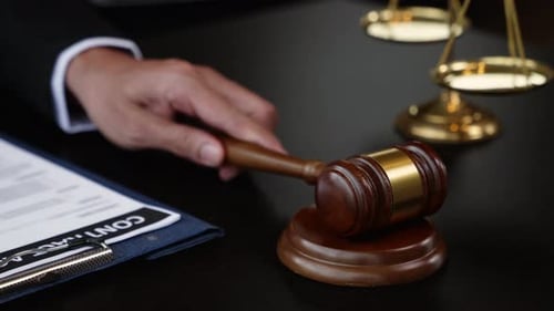 Close of hands of lawyer and client are discuss and signing on indictment, plaint or appeal.