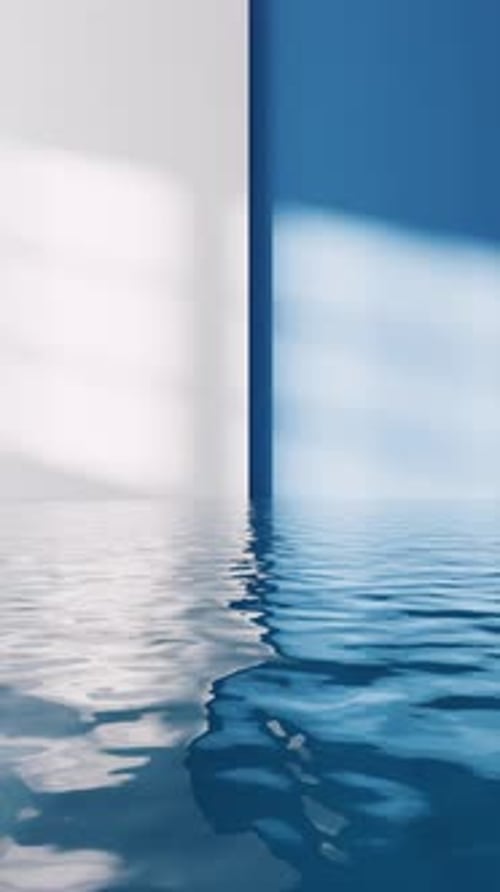Habitación vacía con superficie de agua