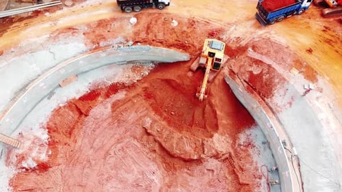 Excavación de pozos para obras de construcción de una estación de metro, proyecto de infraestructura de transporte