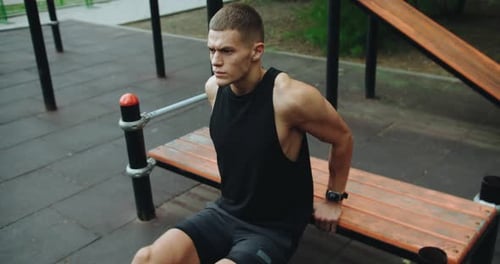 Daily Exercise to Keep fitFitness Sport Street Workout Muscle Up In Public Gym