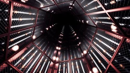 Dunkler Tunnel mit oranger Beleuchtung