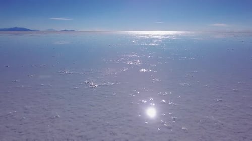 Vista aérea del Salar de
Uyuni. Vista aérea del famoso salar boliviano del Salar de Uyuni