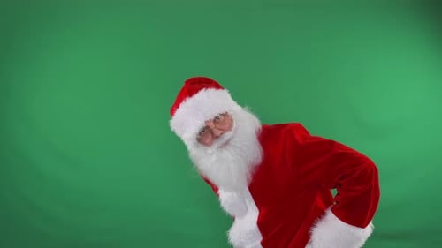 Der Weihnachtsmann zeigt auf einen Link auf einem Greenscreen, ideal für Einladungen und Werbeaktionen