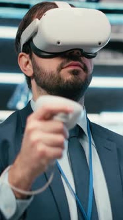 Vertical Video Data Center Programmer Using VR Headset Tech to Do Equipment Optimization