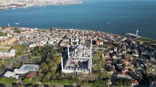 Aerial view of Sultanahmet Camii (the Blue Mosque) in Istanbul, Turkey.