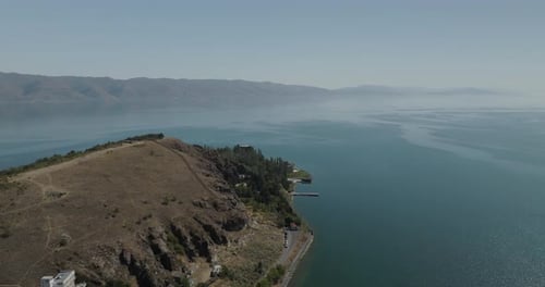 Vue aérienne de la péninsule du lac Sevan, Arménie.