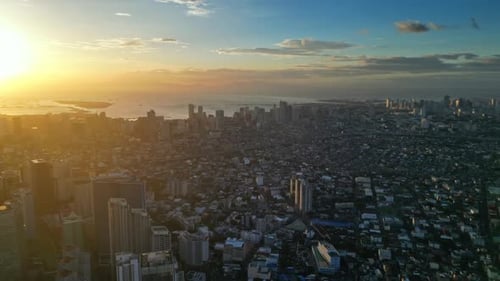 Vue aérienne du district de Makati et de la ville de Manille