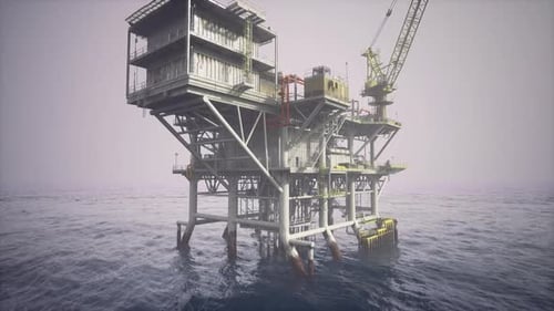 Plataforma industrial silenciosa iluminada suavemente contra el horizonte que se desvanece