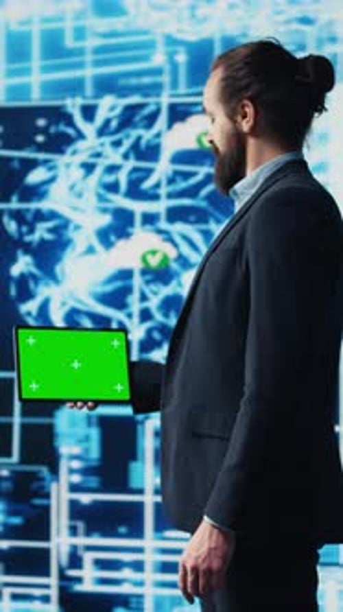Vertical Video Business Manager utilise un écran de maquette à côté de réseaux neuronaux IA