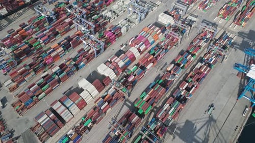 Umfangreiches Luftpanorama eines riesigen Containerterminals