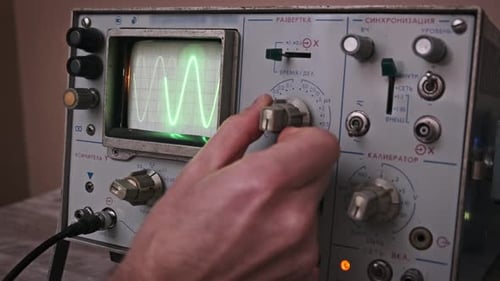 Oscilloscope analogique de réglage avec affichage sinusoïdal