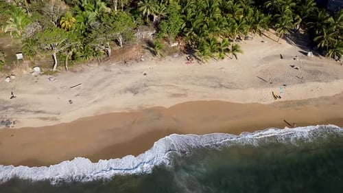 Clip de Drone panoramique d'une plage à Sayulita, Nayarit, Mexique