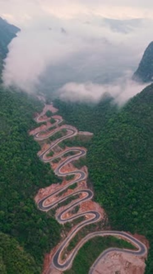 Vue par drone du col de Khau Coc Cha à Cao Bang, Vietnam
